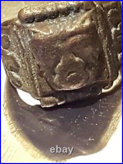 EXTREMELY RARE GERMAN WW2 Personal Effects Ring- Wolf Head with Oak Leaves. Dig