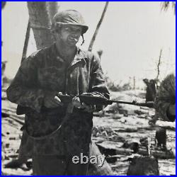 RARE! 1943 WWII USMC Bring In Prisoner on Tarawa TYPE 1 Original Photograph