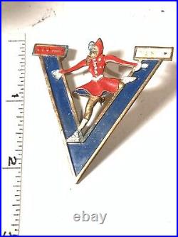 RARE WWII V For Victory Homefront Ice Skate Pin
